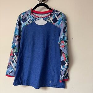 Sofibella lightweight crew neck top